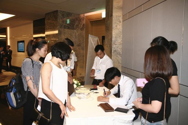 Học viên check in với BTC